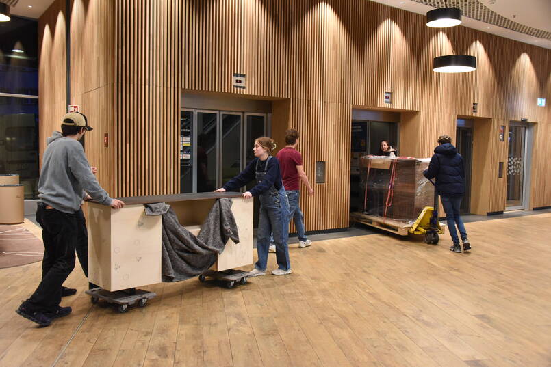 Theaterstück «Zwischenschichten» Theaterstück «Zwischenschichten»